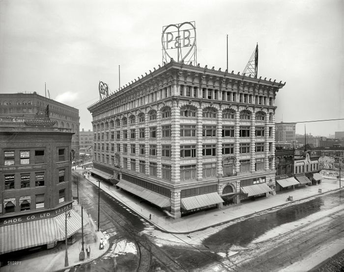 History: Black and white city photography, United States