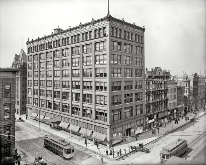 History: Black and white city photography, United States