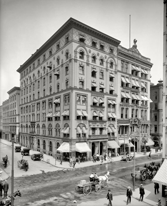 History: Black and white city photography, United States