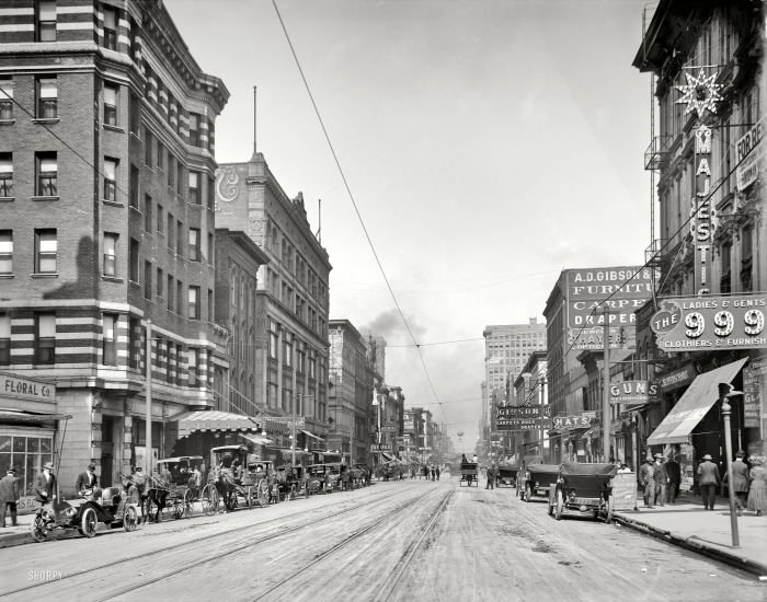 History: Black and white city photography, United States