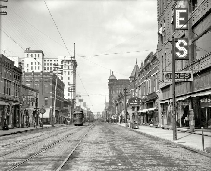 History: Black and white city photography, United States