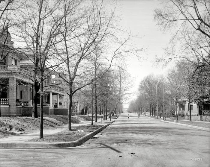 History: Black and white city photography, United States