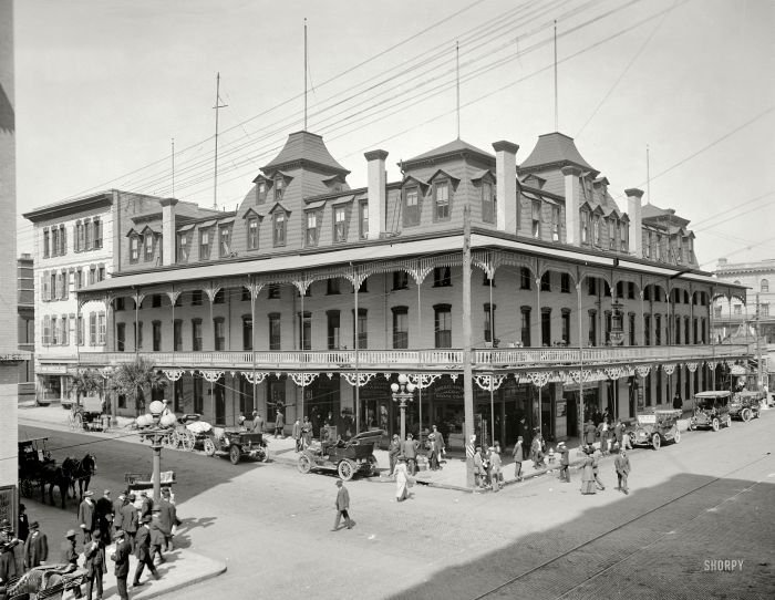 History: Black and white city photography, United States