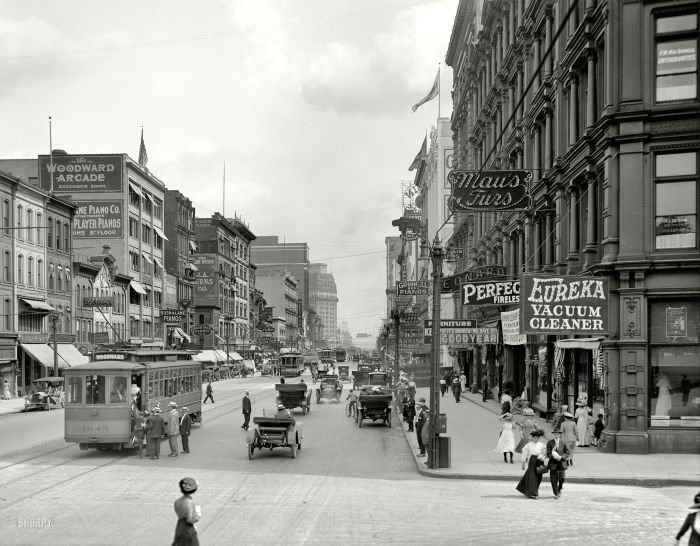 History: Black and white city photography, United States