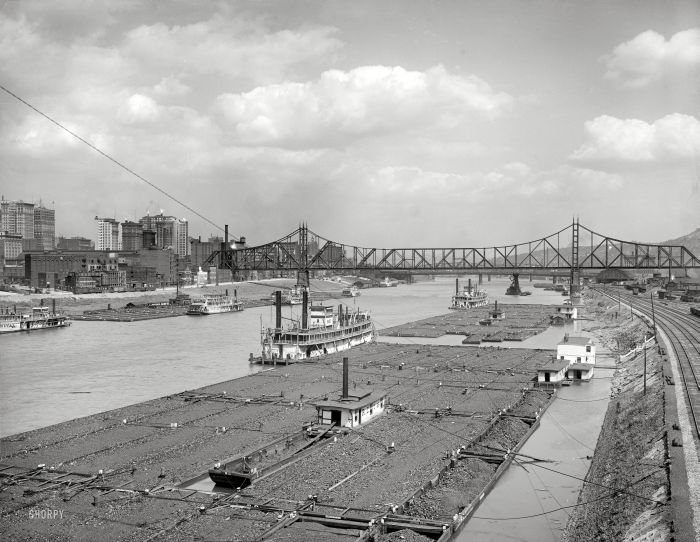 History: Black and white city photography, United States