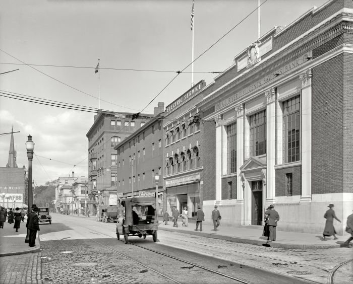 History: Black and white city photography, United States