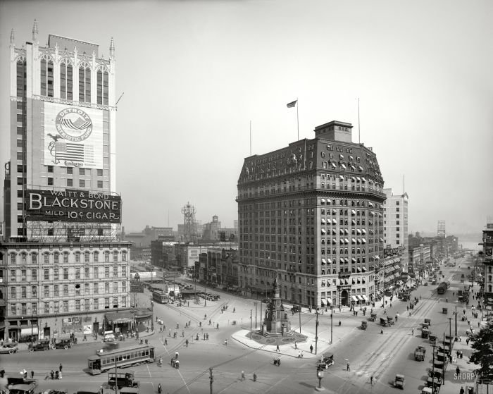 History: Black and white city photography, United States