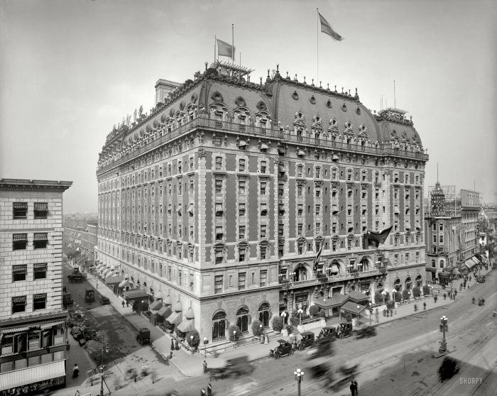 History: Black and white city photography, United States