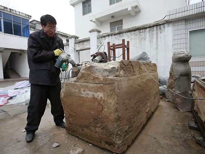 700 year-old mummy discovery, Ming dynasty, Taizhou, China