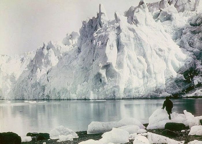 History: Antarctica in color by Frank Hurley, 1915