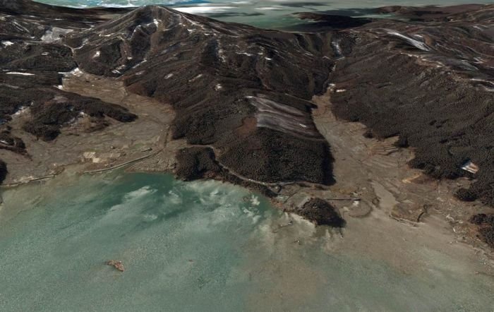 Aerial photos before and after 2011 earthquake and tsunami, Japan