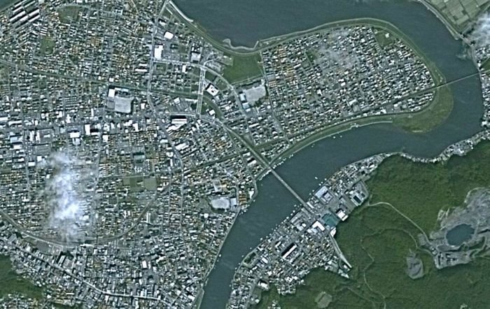 Aerial photos before and after 2011 earthquake and tsunami, Japan