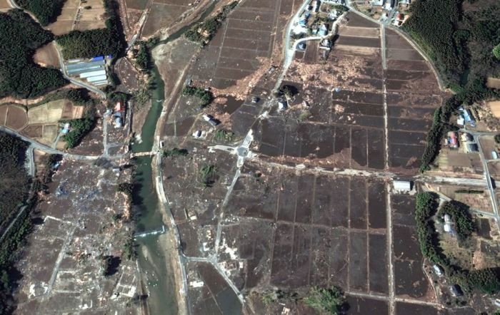 Aerial photos before and after 2011 earthquake and tsunami, Japan