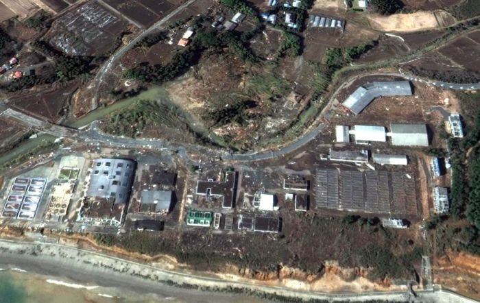 Aerial photos before and after 2011 earthquake and tsunami, Japan