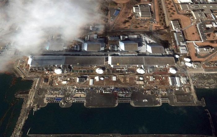 Aerial photos before and after 2011 earthquake and tsunami, Japan