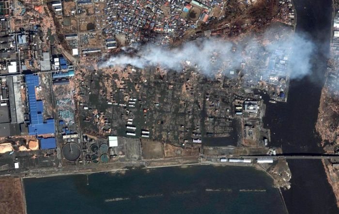 Aerial photos before and after 2011 earthquake and tsunami, Japan