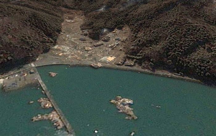 Aerial photos before and after 2011 earthquake and tsunami, Japan