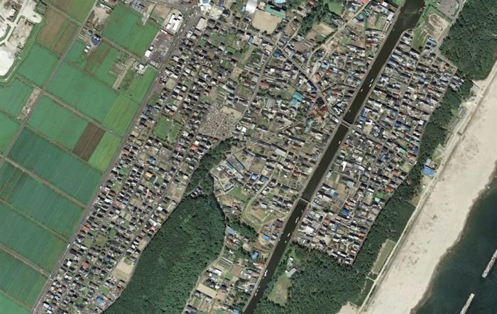 Aerial photos before and after 2011 earthquake and tsunami, Japan