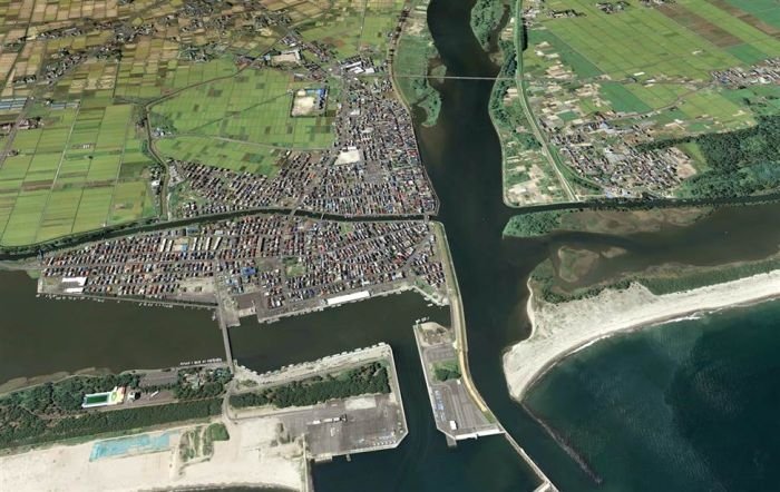 Aerial photos before and after 2011 earthquake and tsunami, Japan