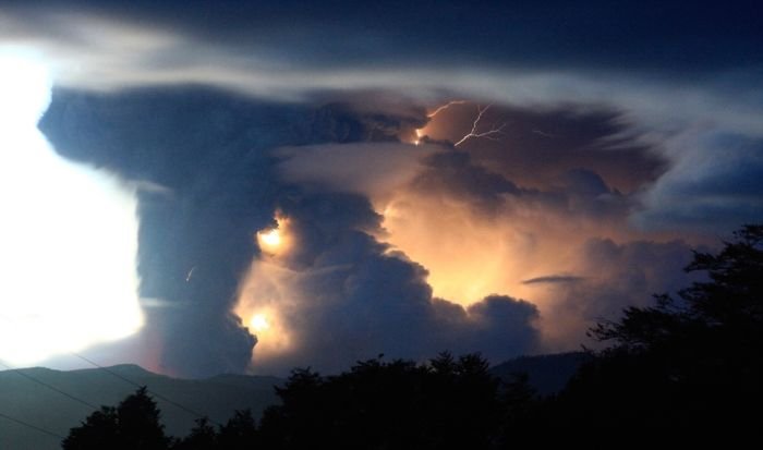 Puyehue volcano eruption, Andes, Chile