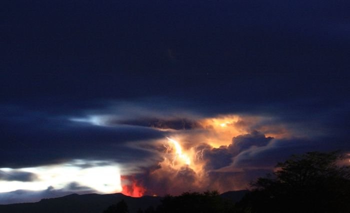 Puyehue volcano eruption, Andes, Chile