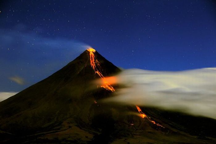 volcanoes around the world