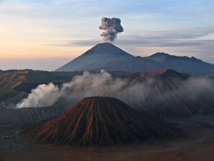 volcanoes around the world