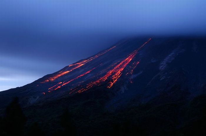 volcanoes around the world