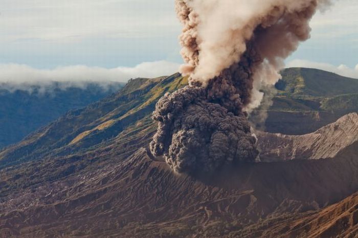 volcanoes around the world