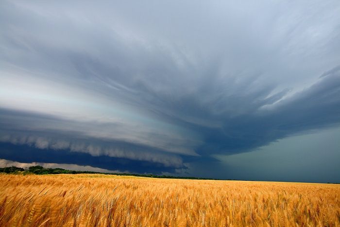 clouds formation before the storm