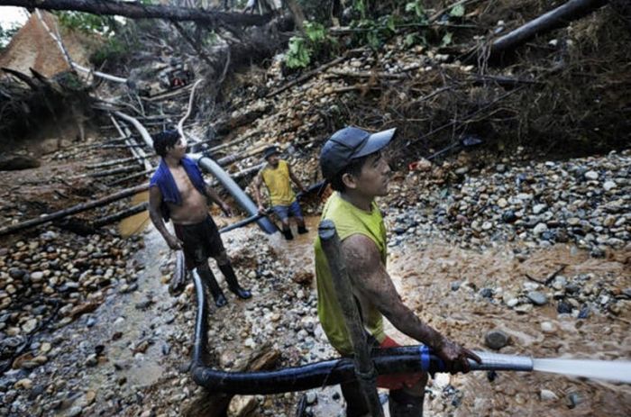 Gold rush, Peruvian Amazon, Madre de Dios, Peru