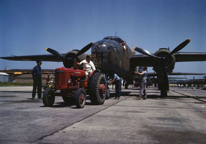 History: World War II, The American Home Front in Color, United States