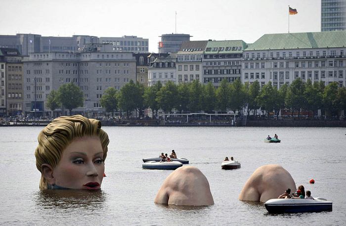 Die Badende by Oliver Voss, Binnenalster Lake, Hamburg, Germany