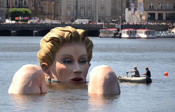 Die Badende by Oliver Voss, Binnenalster Lake, Hamburg, Germany