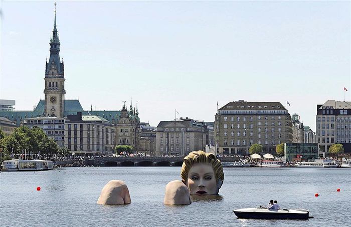 Die Badende by Oliver Voss, Binnenalster Lake, Hamburg, Germany