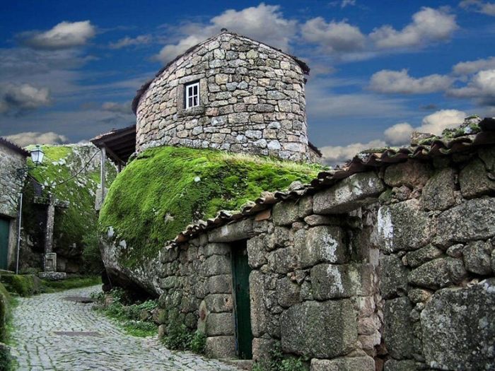 Monsanto village built among rocks, Portuguese Freguesia, Idanha-a-Nova, Portugal