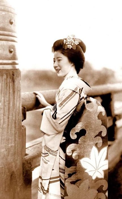 History: Vintage photography of Geisha, Japan