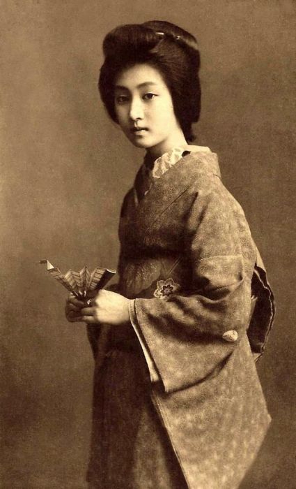 History: Vintage photography of Geisha, Japan