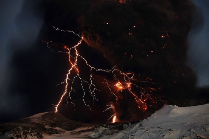 dirty thunderstorm, volcanic lightning weather phenomenon