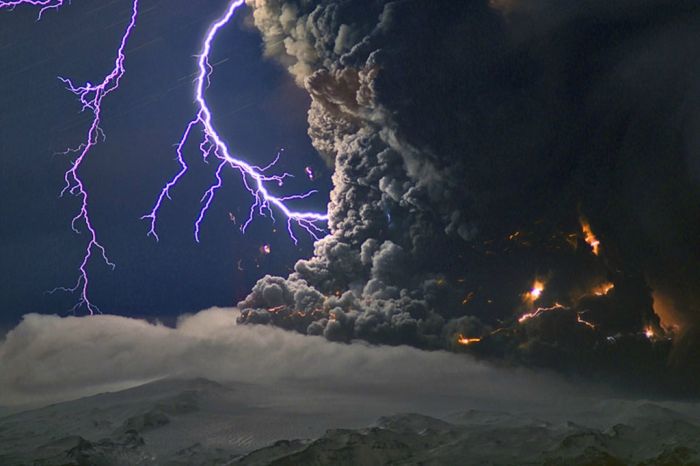 dirty thunderstorm, volcanic lightning weather phenomenon