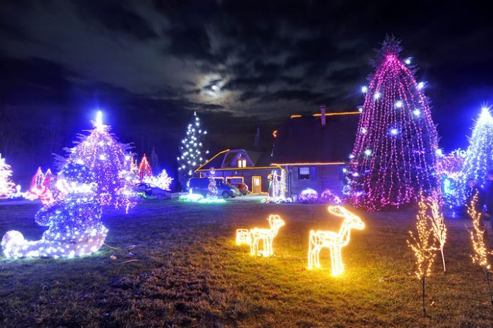 Christmas decoration with 1.2 million lights by Zlatko Salaj, Grabovinca, Croatia