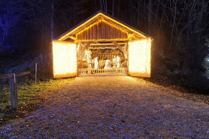 Christmas decoration with 1.2 million lights by Zlatko Salaj, Grabovinca, Croatia