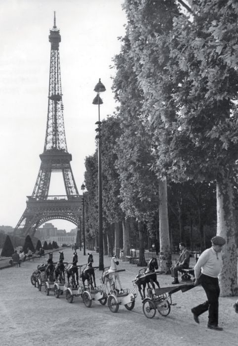 History: Paris in 1940-50s, France by Robert Doisneau