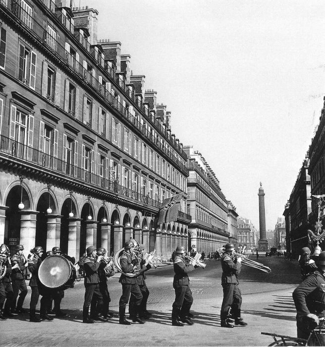 History: Paris in 1940-50s, France by Robert Doisneau