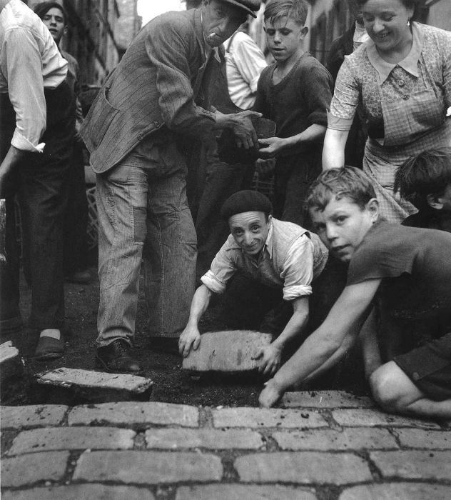 History: Paris in 1940-50s, France by Robert Doisneau