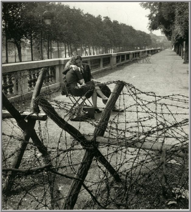 History: Paris in 1940-50s, France by Robert Doisneau