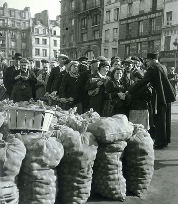 History: Paris in 1940-50s, France by Robert Doisneau