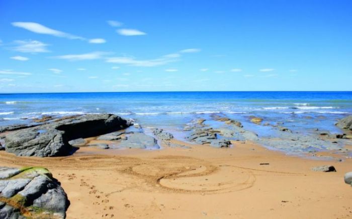 photos of beaches and shorelines