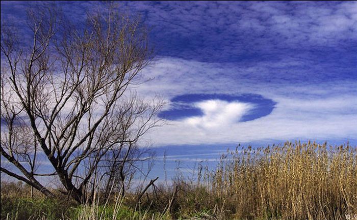 sky fallstreak hole cloud