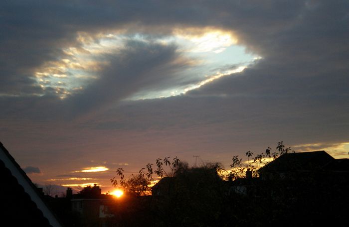 sky fallstreak hole cloud